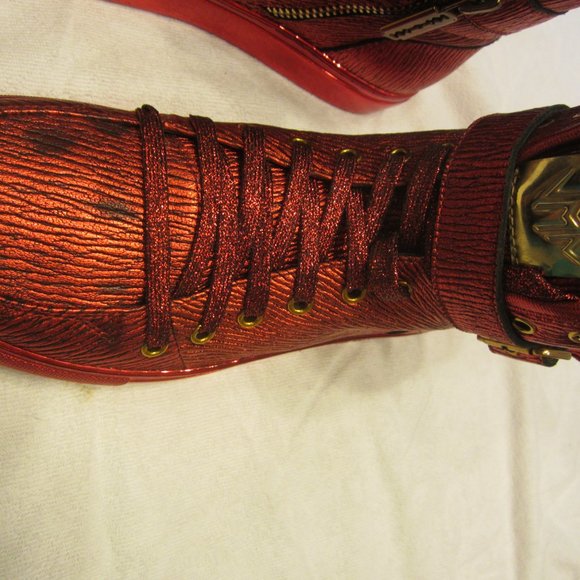 SULLIVAN 24 BY JUMP, NY, COLLECTIBLE RED & GOLD BASKETBALL SNEAKERS - Picture 8 of 16